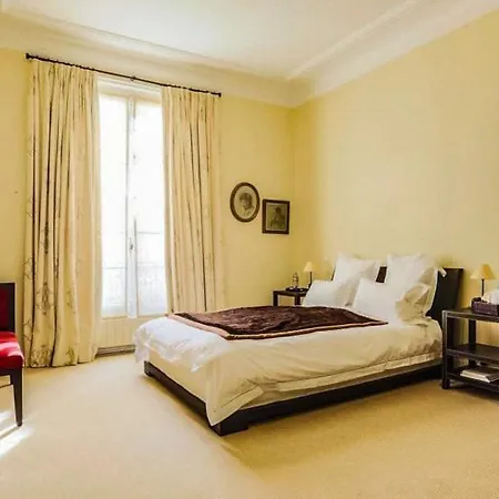 St. Germain Occupies The Third Floor ! Appartamento Parigi