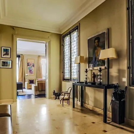 St. Germain Occupies The Third Floor ! Appartamento *