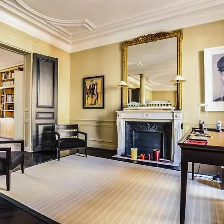 St. Germain Occupies The Third Floor ! Parigi