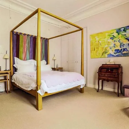 Apartment St. Germain Occupies The Third Floor !