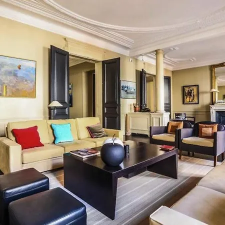 Apartment St. Germain Occupies The Third Floor ! Paris